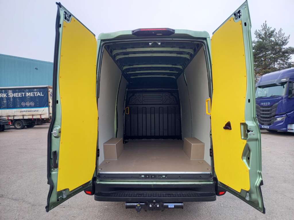 Iveco Daily 35S16 Hi Matic 3520L Panel Van