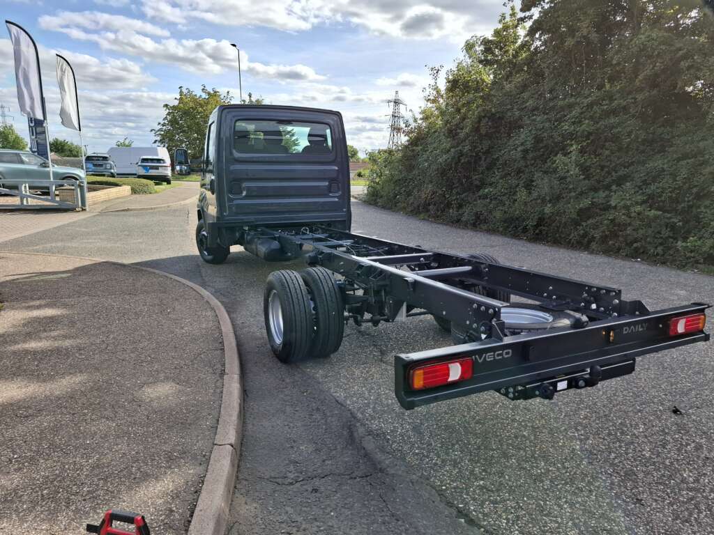 Iveco Daily 72C18A8 ‘Special Spec’ 4350mm Chassis Cab (Circa 5.3m Body ext)