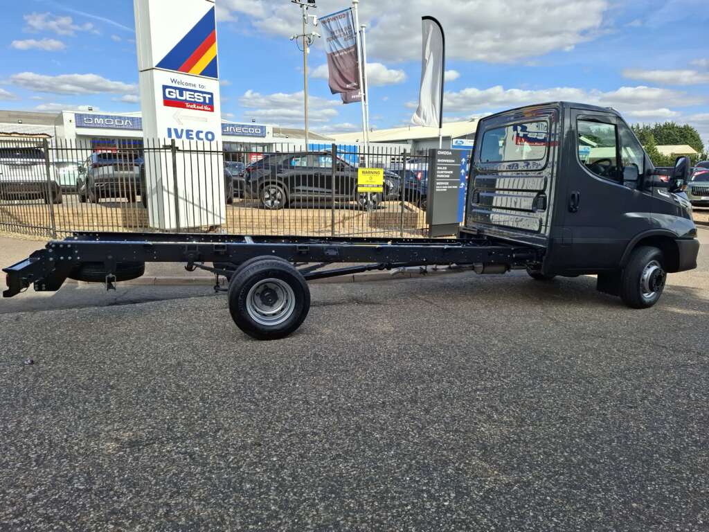 Iveco Daily 72C18A8 ‘Special Spec’ 4350mm Chassis Cab (Circa 5.3m Body ext)