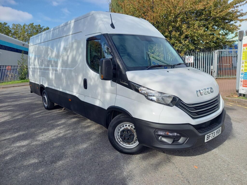Iveco Daily 2.3D HPI 14V Business 35S 4100 Panel Van 5dr Diesel HiMatic LWB H2 Euro 6 (s/s) (136 ps)