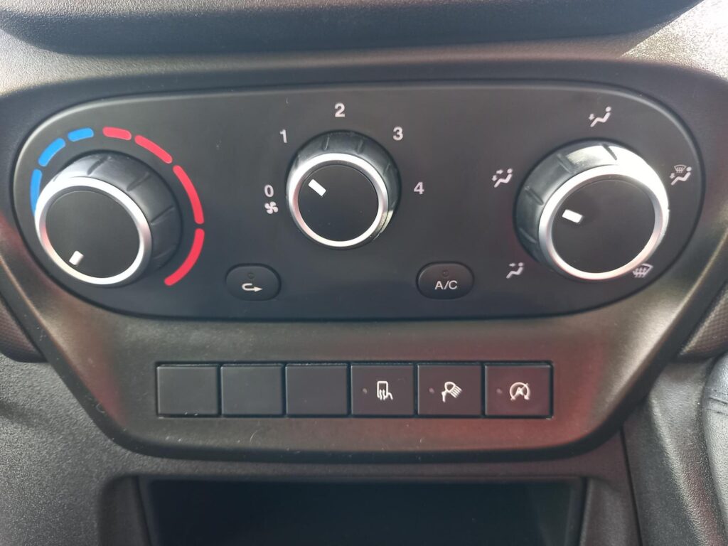 Iveco Daily 2.3D HPI 14V Business 35S 4100 Panel Van 5dr Diesel HiMatic LWB H2 Euro 6 (s/s) (136 ps)