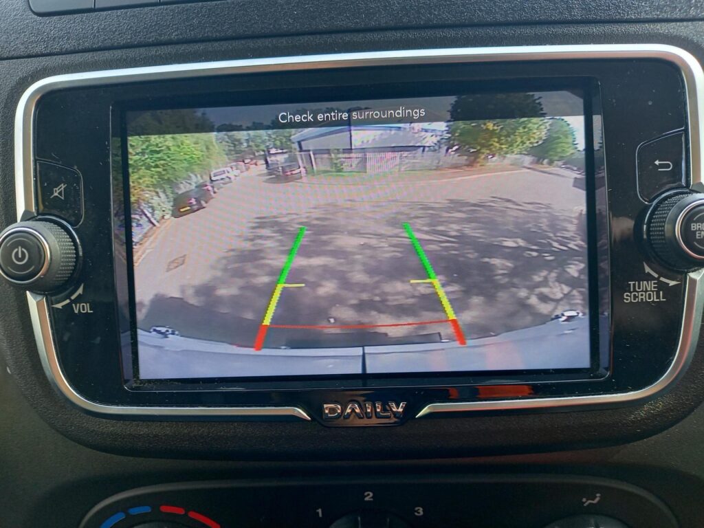 Iveco Daily 2.3D HPI 14V Business 35S 4100 Panel Van 5dr Diesel HiMatic LWB H2 Euro 6 (s/s) (136 ps)