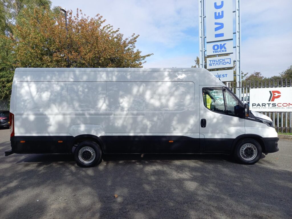 Iveco Daily 2.3D HPI 14V Business 35S 4100 Panel Van 5dr Diesel HiMatic LWB H2 Euro 6 (s/s) (136 ps)