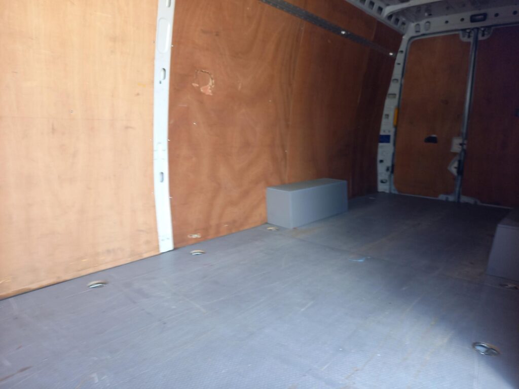 Iveco Daily 2.3D HPI 14V Business 35S 4100 Panel Van 5dr Diesel HiMatic LWB H2 Euro 6 (s/s) (136 ps)