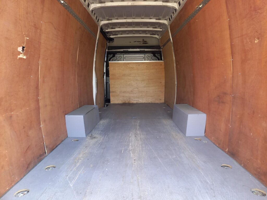 Iveco Daily 2.3D HPI 14V Business 35S 4100 Panel Van 5dr Diesel HiMatic LWB H2 Euro 6 (s/s) (136 ps)