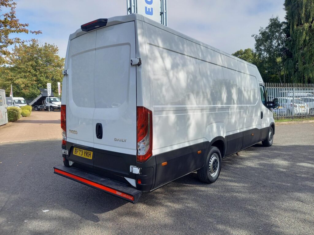 Iveco Daily 2.3D HPI 14V Business 35S 4100 Panel Van 5dr Diesel HiMatic LWB H2 Euro 6 (s/s) (136 ps)