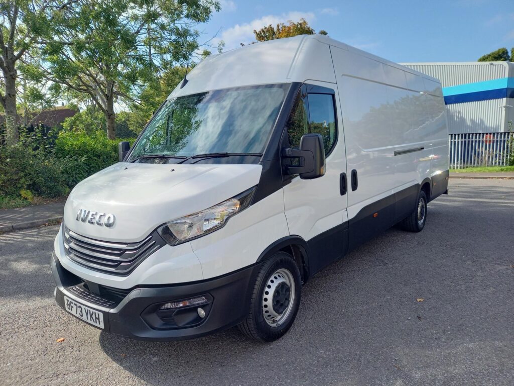 Iveco Daily 2.3D HPI 14V Business 35S 4100 Panel Van 5dr Diesel HiMatic LWB H2 Euro 6 (s/s) (136 ps)