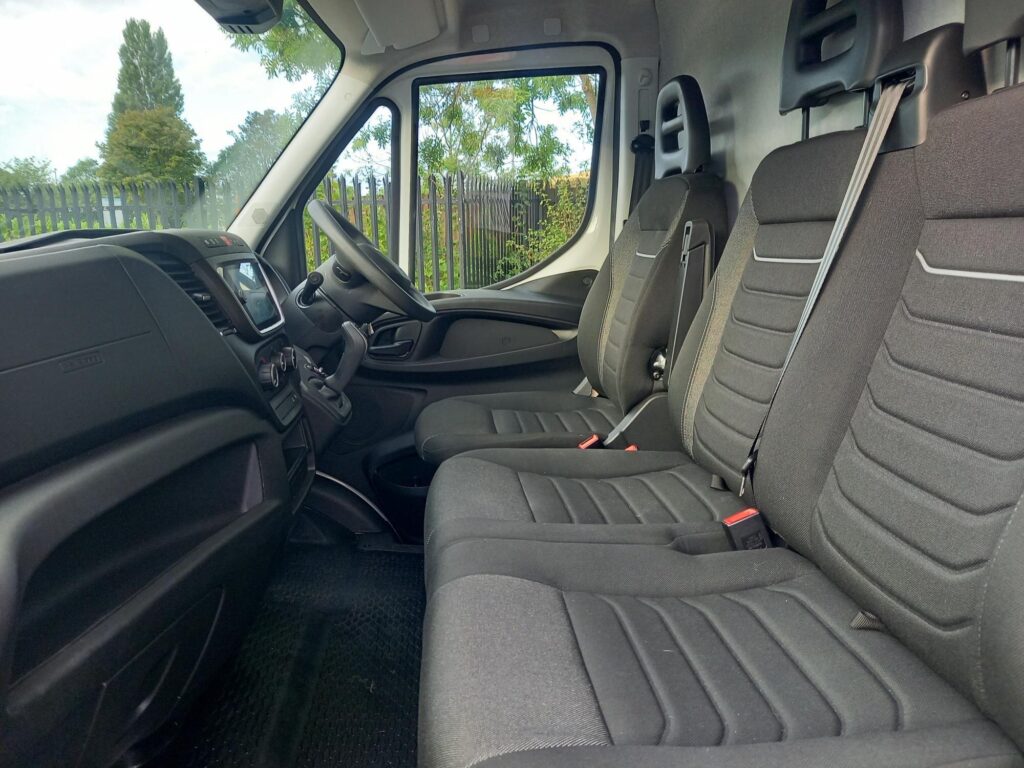Iveco Daily 2.3D HPI 14V 35S 4100 Panel Van 5dr Diesel HiMatic LWB H2 Euro 6 (s/s) (136 ps)