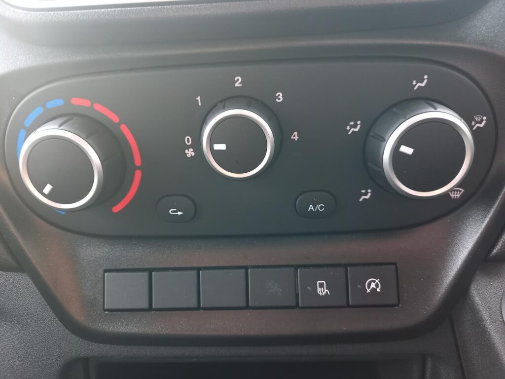 Iveco Daily 2.3D HPI 14V 35S 4100 Panel Van 5dr Diesel HiMatic LWB H2 Euro 6 (s/s) (136 ps)