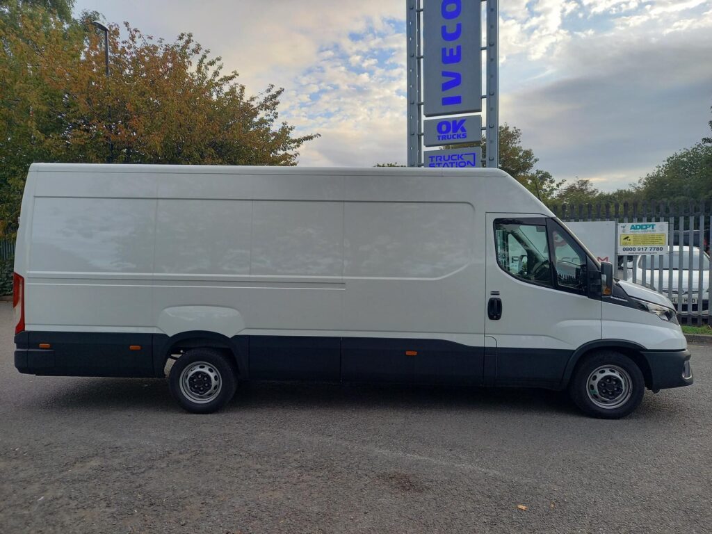Iveco Daily 2.3D HPI 14V 35S 4100 Panel Van 5dr Diesel HiMatic LWB H2 Euro 6 (s/s) (136 ps)