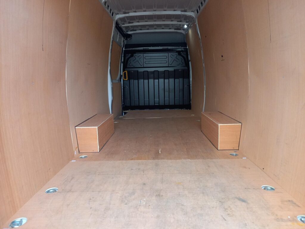 Iveco Daily 2.3D HPI 14V 35S 4100 Panel Van 5dr Diesel HiMatic LWB H2 Euro 6 (s/s) (136 ps)