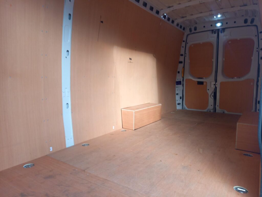 Iveco Daily 2.3D HPI 14V 35S 4100 Panel Van 5dr Diesel HiMatic LWB H2 Euro 6 (s/s) (136 ps)