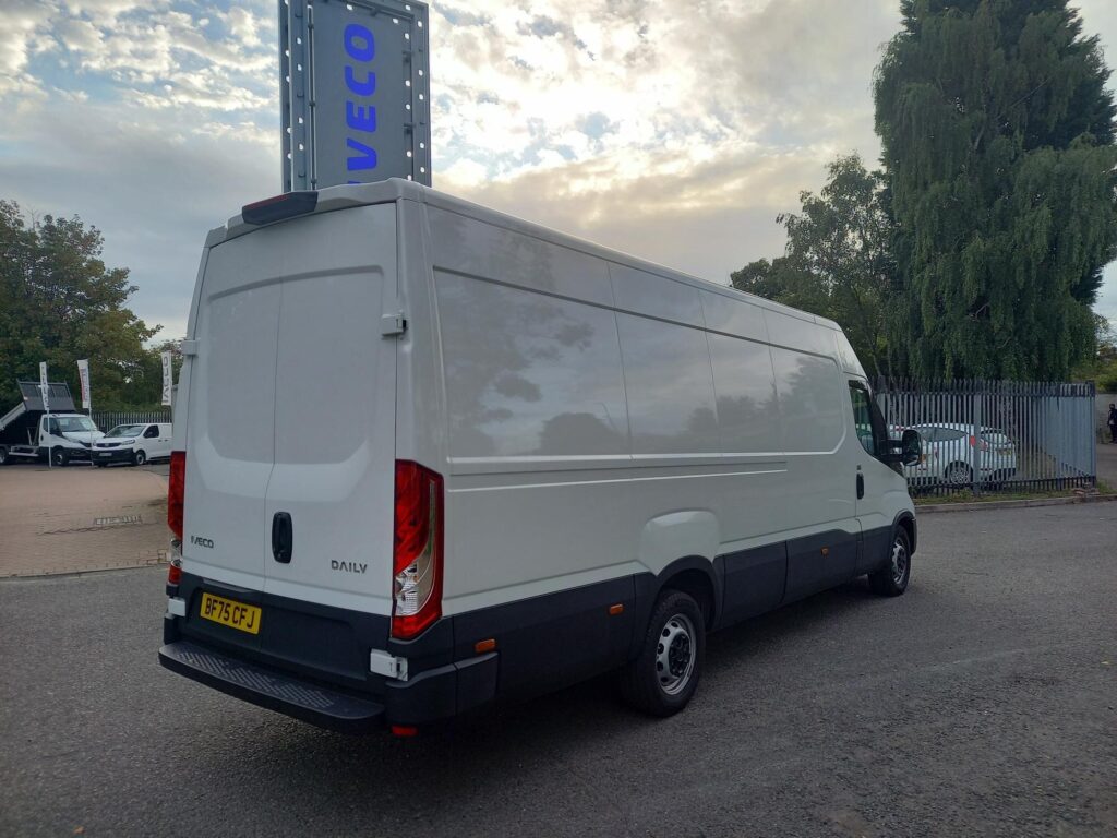 Iveco Daily 2.3D HPI 14V 35S 4100 Panel Van 5dr Diesel HiMatic LWB H2 Euro 6 (s/s) (136 ps)