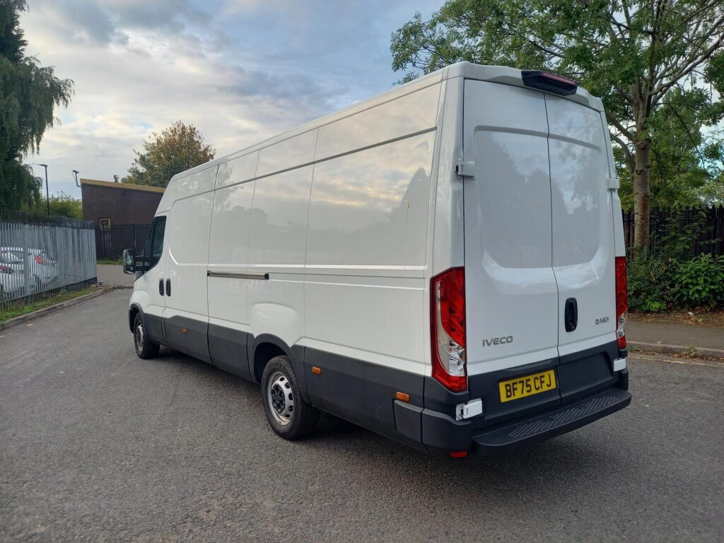 Iveco Daily 2.3D HPI 14V 35S 4100 Panel Van 5dr Diesel HiMatic LWB H2 Euro 6 (s/s) (136 ps)