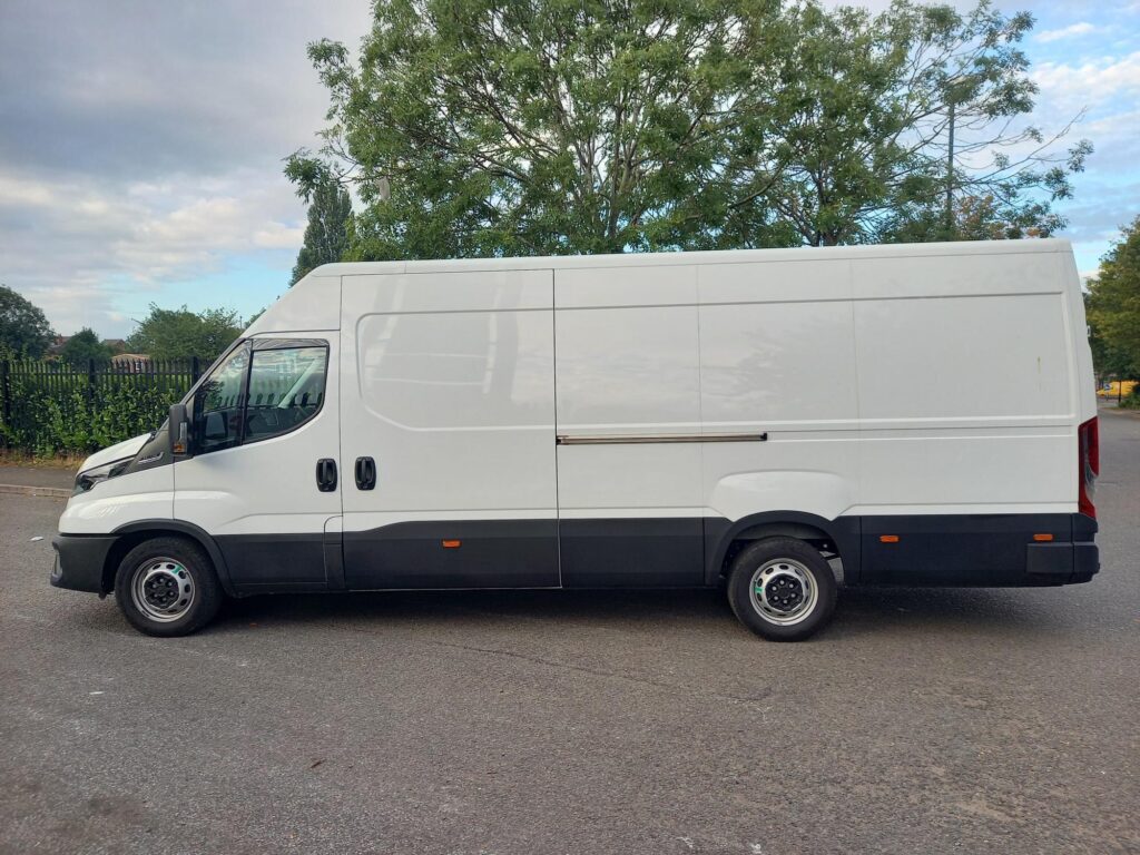 Iveco Daily 2.3D HPI 14V 35S 4100 Panel Van 5dr Diesel HiMatic LWB H2 Euro 6 (s/s) (136 ps)