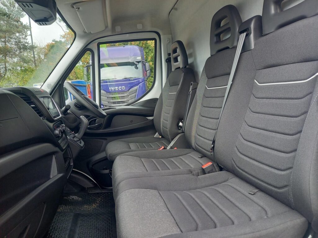 Iveco Daily 2.3D HPI 14V 35S 4100 Panel Van 5dr Diesel HiMatic LWB H2 Euro 6 (s/s) (136 ps)