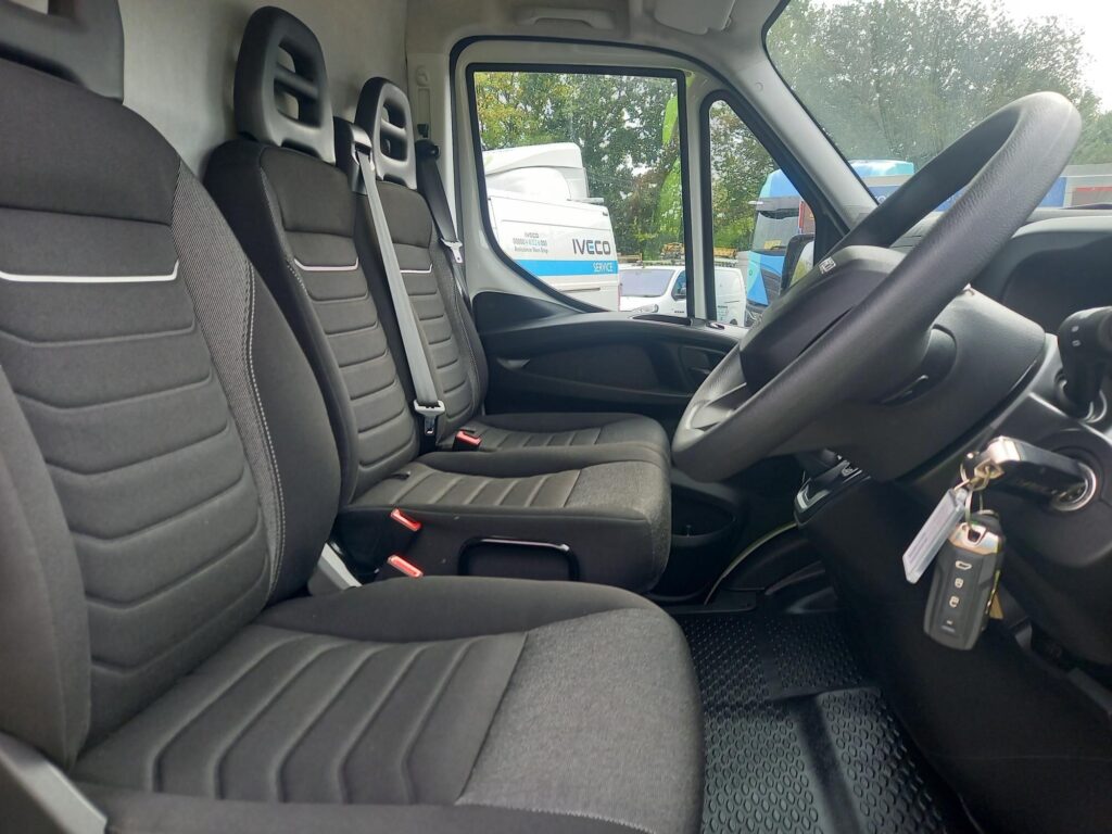 Iveco Daily 2.3D HPI 14V 35S 4100 Panel Van 5dr Diesel HiMatic LWB H2 Euro 6 (s/s) (136 ps)