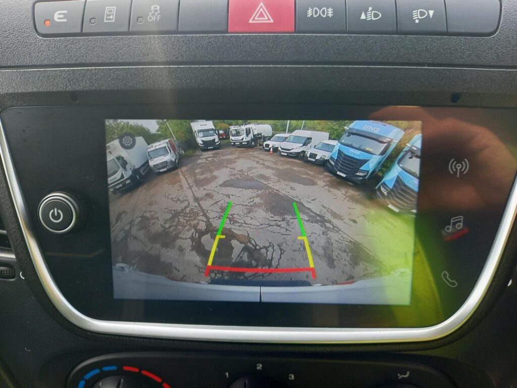 Iveco Daily 2.3D HPI 14V 35S 4100 Panel Van 5dr Diesel HiMatic LWB H2 Euro 6 (s/s) (136 ps)