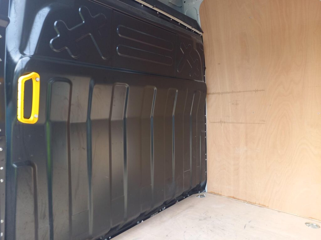 Iveco Daily 2.3D HPI 14V 35S 4100 Panel Van 5dr Diesel HiMatic LWB H2 Euro 6 (s/s) (136 ps)