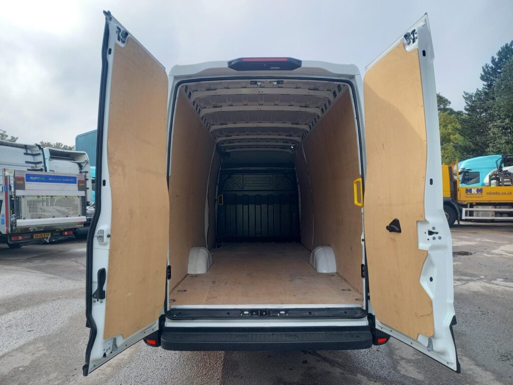 Iveco Daily 2.3D HPI 14V 35S 4100 Panel Van 5dr Diesel HiMatic LWB H2 Euro 6 (s/s) (136 ps)
