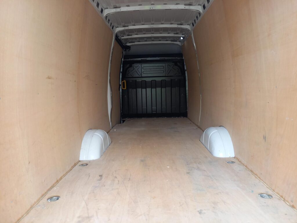Iveco Daily 2.3D HPI 14V 35S 4100 Panel Van 5dr Diesel HiMatic LWB H2 Euro 6 (s/s) (136 ps)