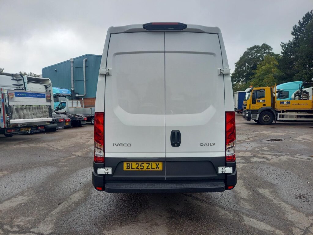 Iveco Daily 2.3D HPI 14V 35S 4100 Panel Van 5dr Diesel HiMatic LWB H2 Euro 6 (s/s) (136 ps)