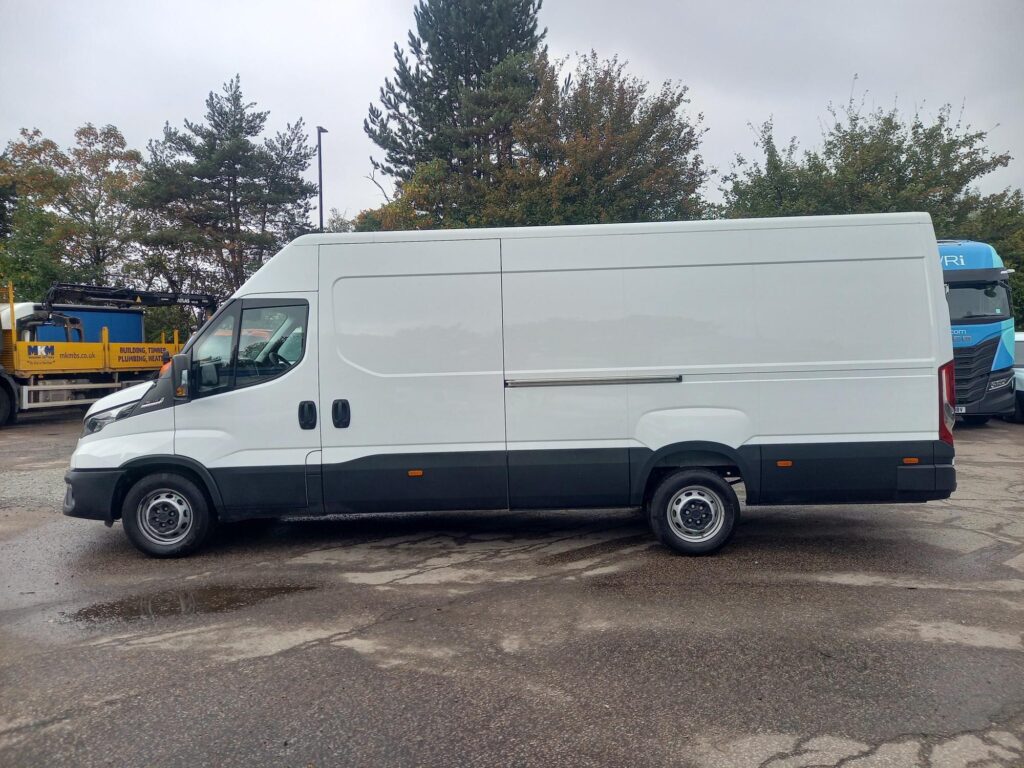 Iveco Daily 2.3D HPI 14V 35S 4100 Panel Van 5dr Diesel HiMatic LWB H2 Euro 6 (s/s) (136 ps)