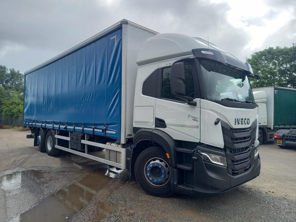Iveco S-WAY AT260S42 Y/PS 420 HP 30FT Curtain side & Tail lift