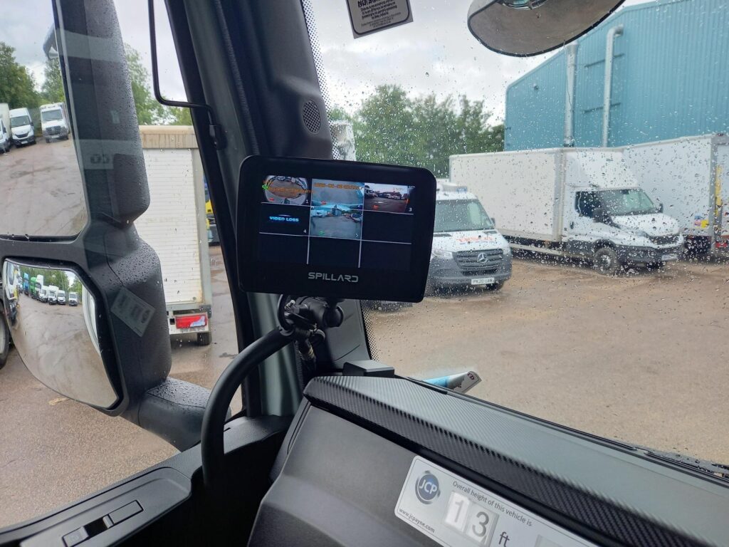 Iveco S-WAY AT260S42 Y/PS 420 HP 30FT Curtain side & Tail lift