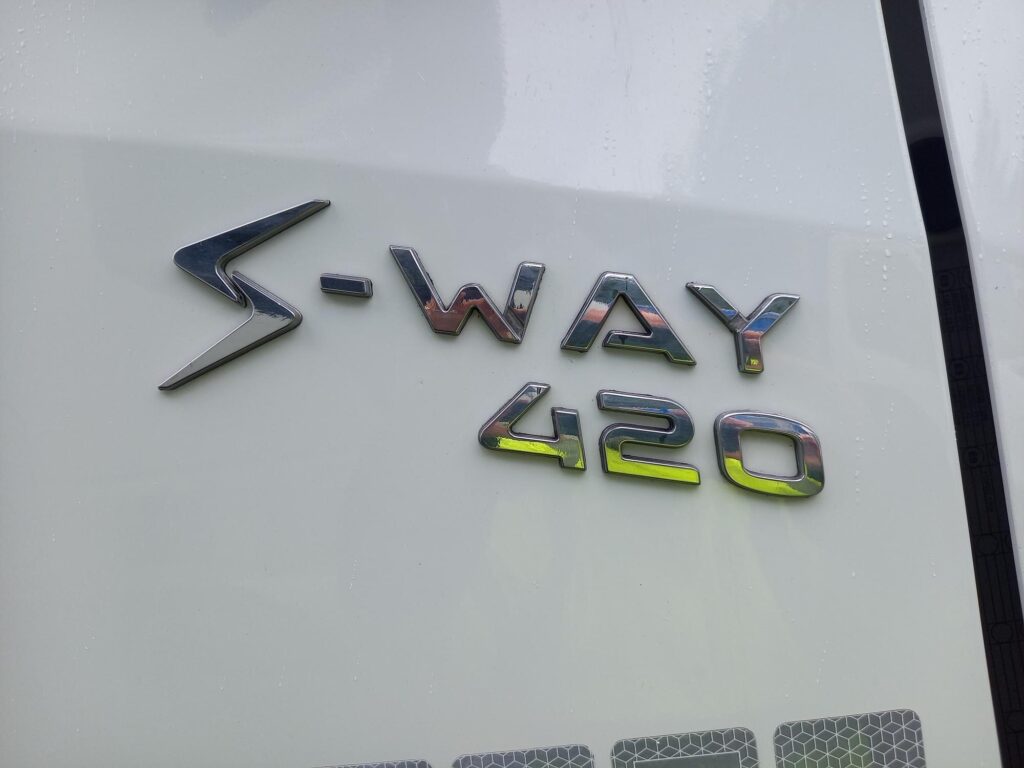 Iveco S-WAY AT260S42 Y/PS 420 HP 30FT Curtain side & Tail lift