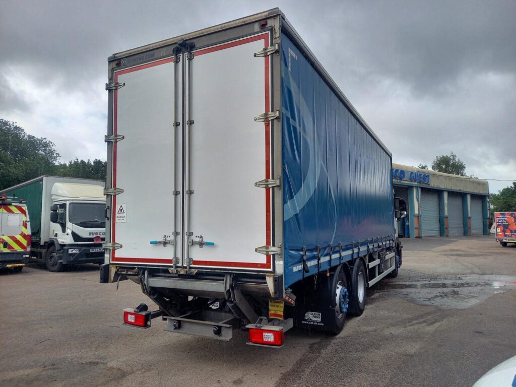 Iveco S-WAY AT260S42 Y/PS 420 HP 30FT Curtain side & Tail lift
