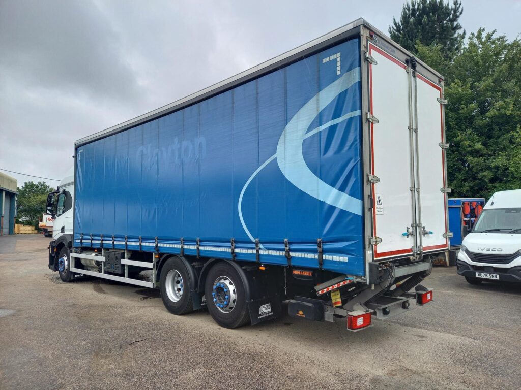 Iveco S-WAY AT260S42 Y/PS 420 HP 30FT Curtain side & Tail lift