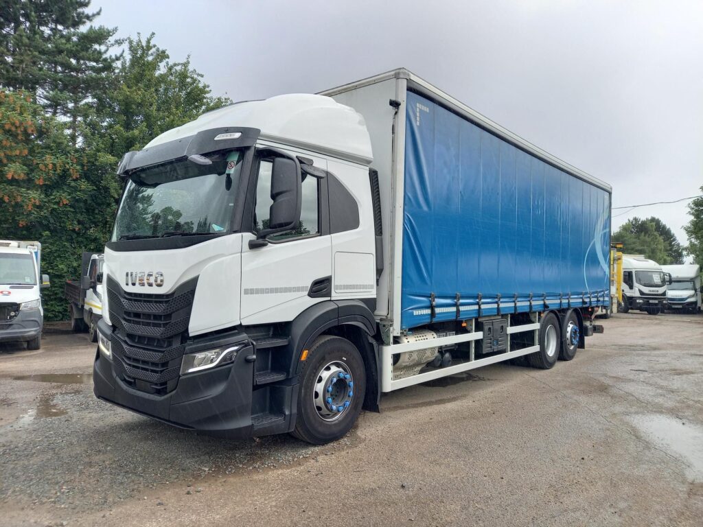 Iveco S-WAY AT260S42 Y/PS 420 HP 30FT Curtain side & Tail lift