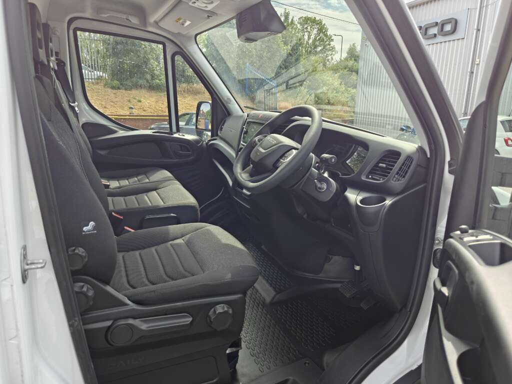 Iveco Daily 35S16A8V XLWB High Roof 16m³ (Circa 4.6m Int. Load Length)