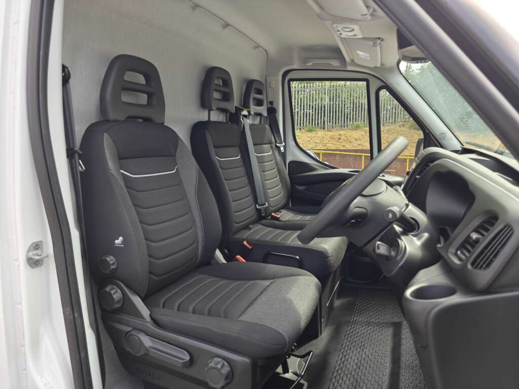 Iveco Daily 35S16A8V XLWB High Roof 16m³ (Circa 4.6m Int. Load Length)