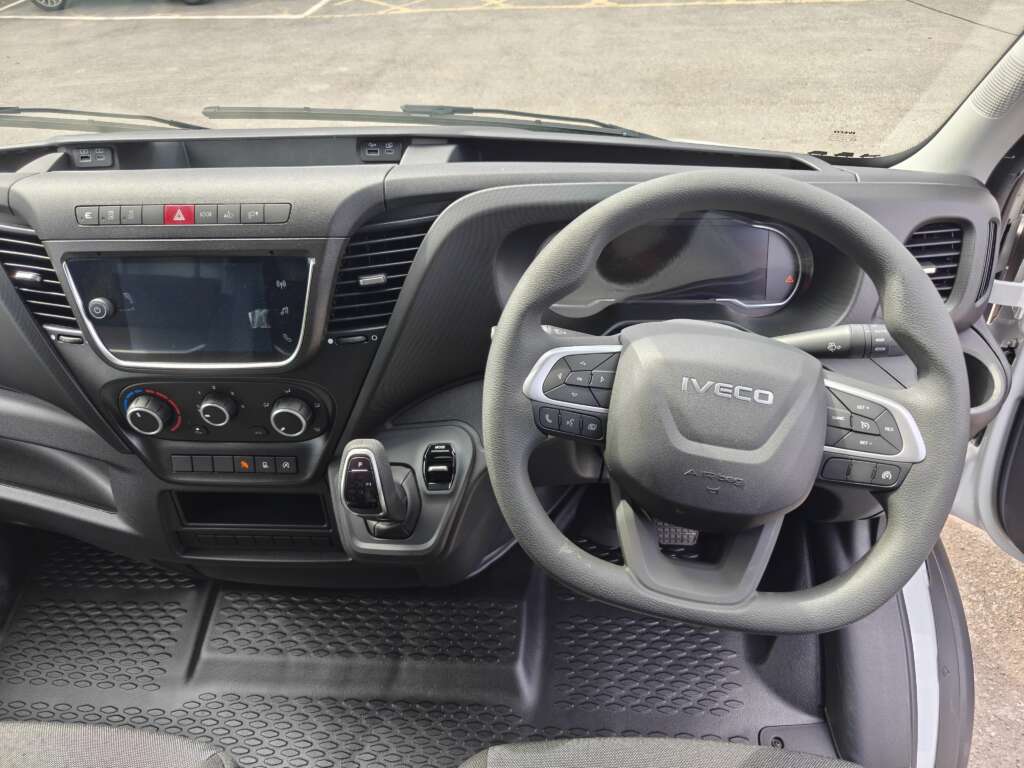 Iveco Daily 35S16A8V XLWB High Roof 16m³ (Circa 4.6m Int. Load Length)