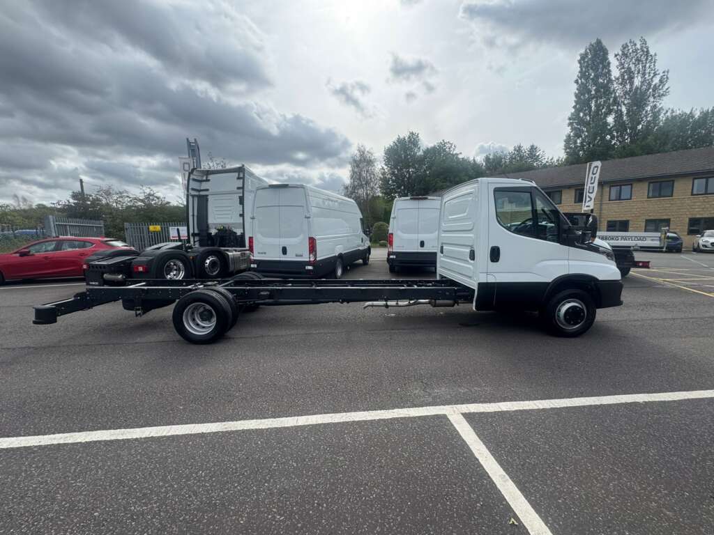 Iveco Daily 72C21A8 5100mm Chassis Cab (Circa 6.2m Body ext)