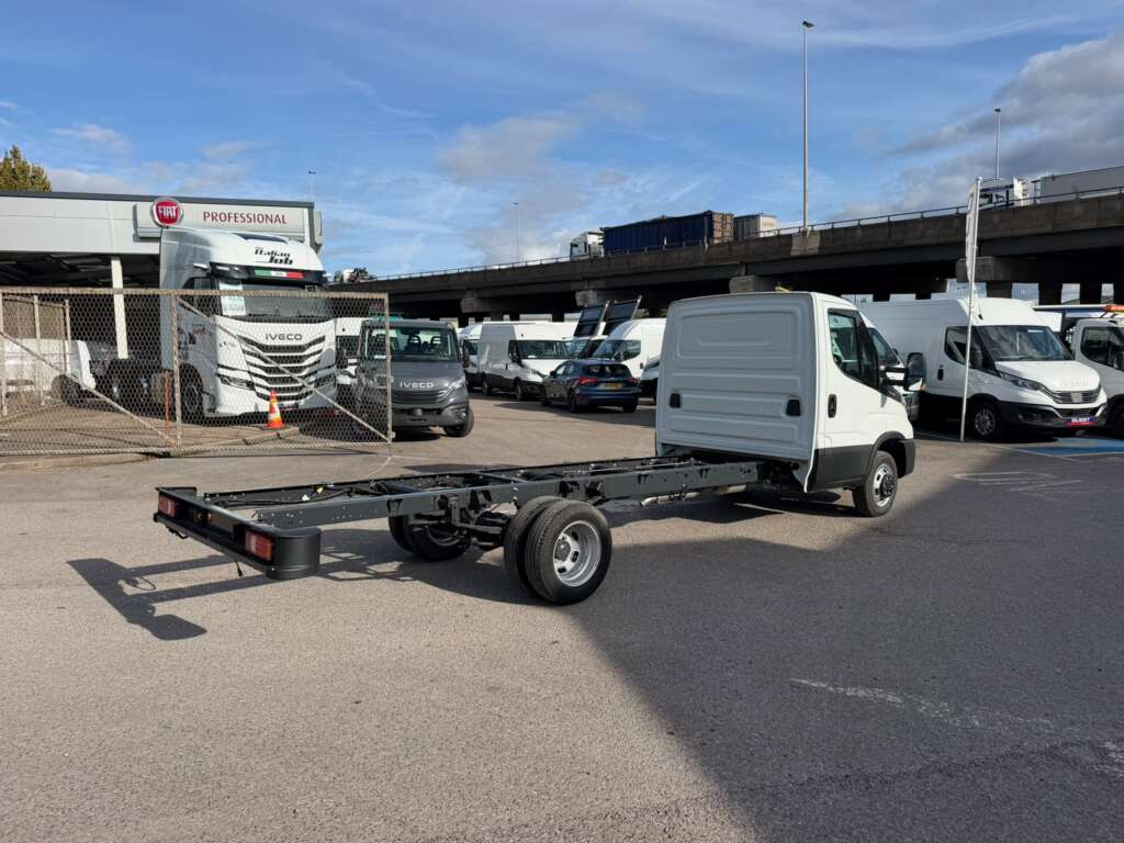 Iveco Daily 50C16A8 4350mm Chassis Cab (Circa 5.3m Body ext)