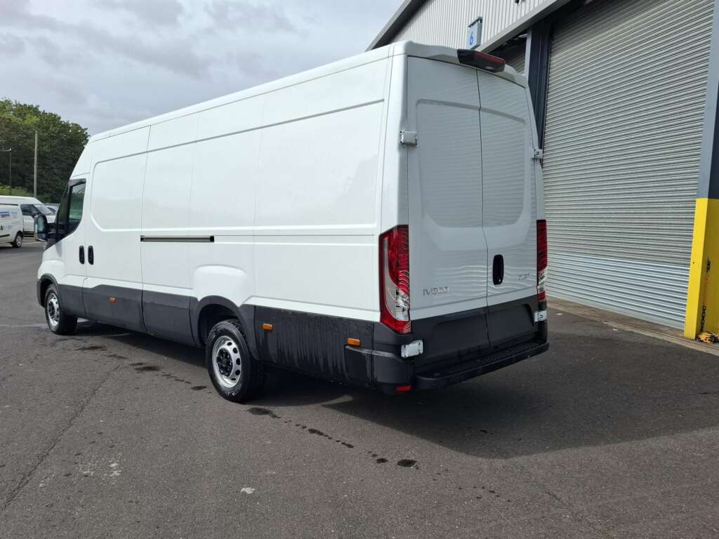 Iveco Daily 35S16V XLWB High Roof 16m³ (Circa 4.8m Int. Load length)