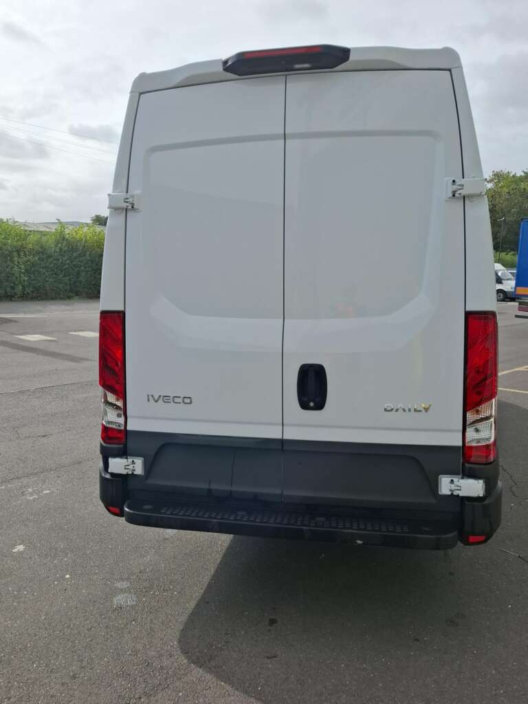 Iveco Daily 35S16V XLWB High Roof 16m³ (Circa 4.8m Int. Load length)