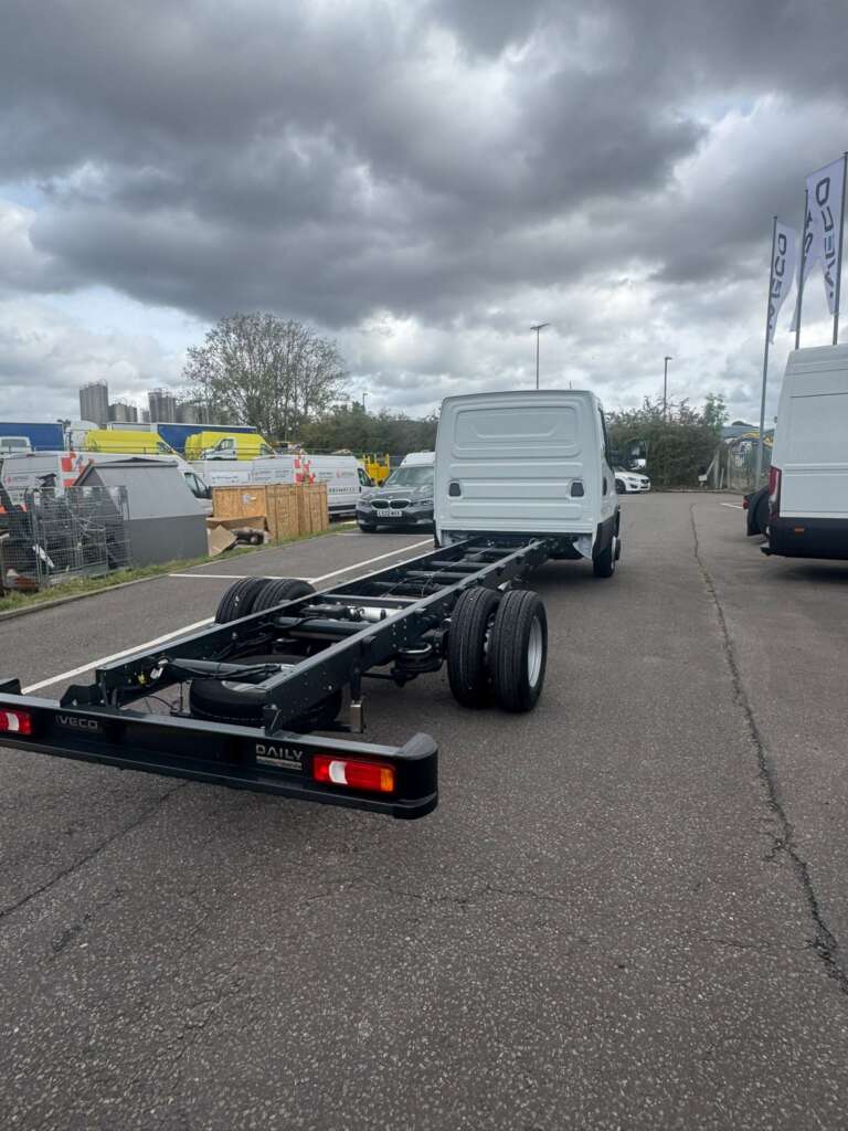 Iveco Daily 72C21A8 5100mm Chassis Cab (Circa 6.2m Body ext)