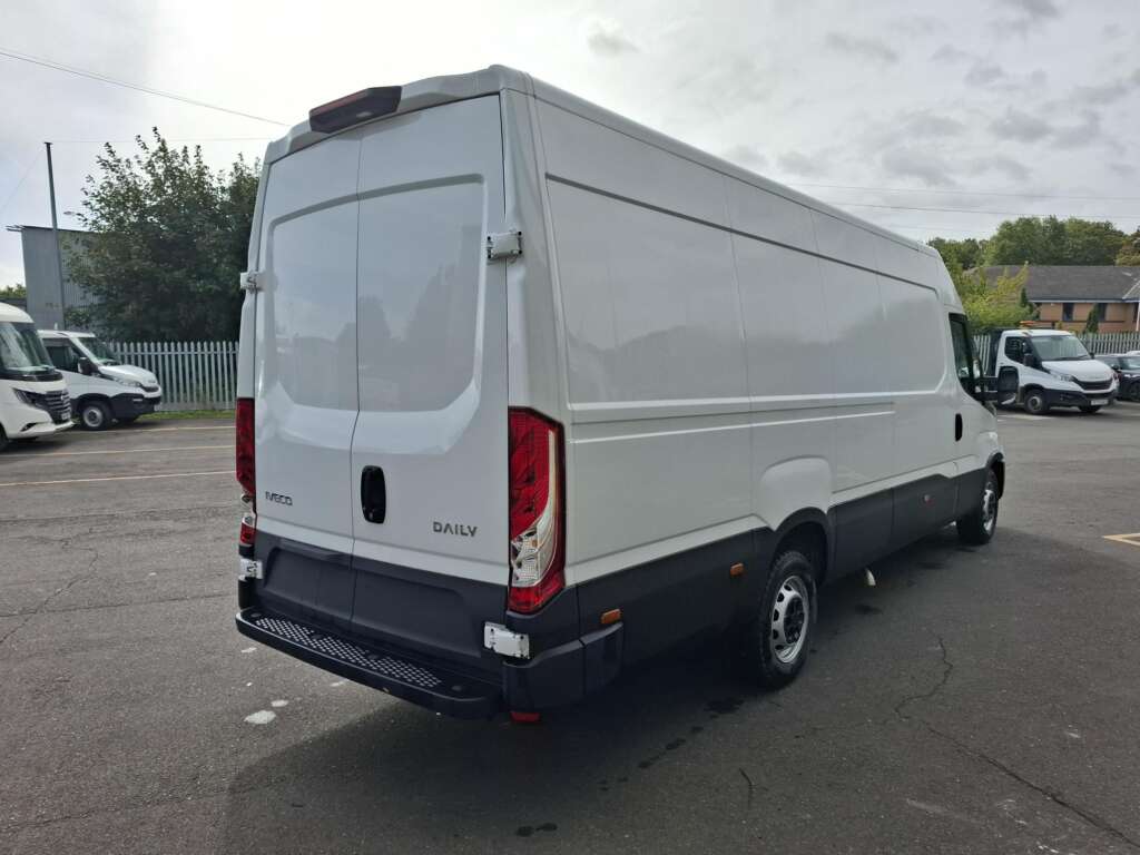 Iveco Daily 35S16V XLWB High Roof 16m³ (Circa 4.8m Int. Load length)