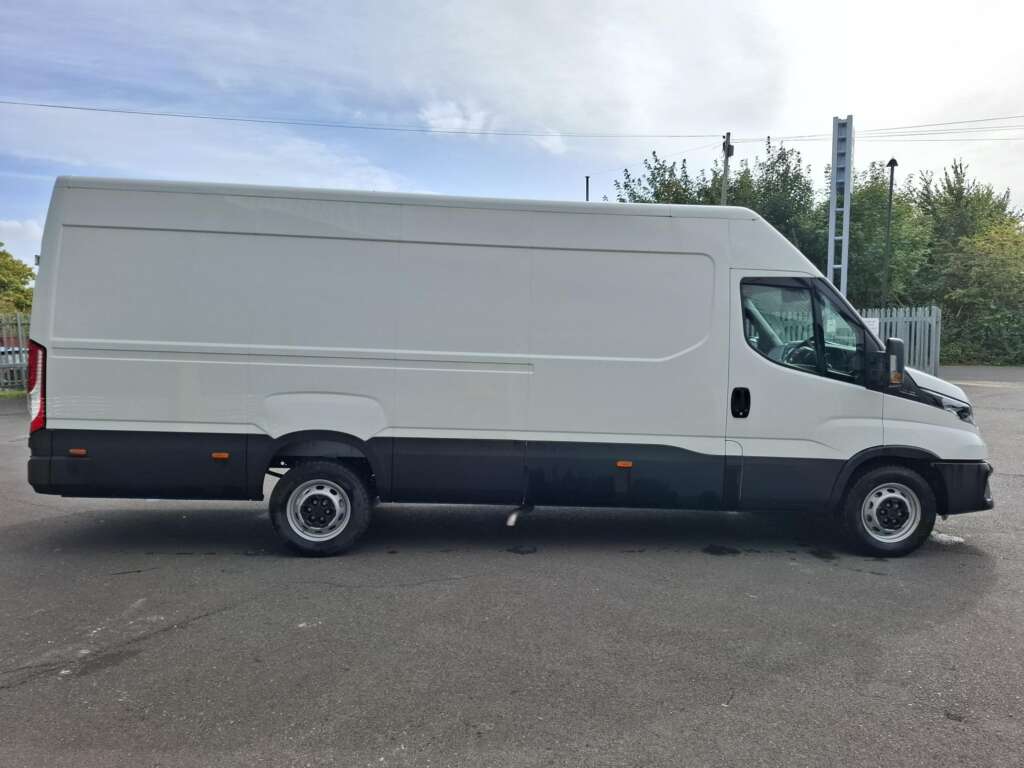 Iveco Daily 35S16V XLWB High Roof 16m³ (Circa 4.8m Int. Load length)