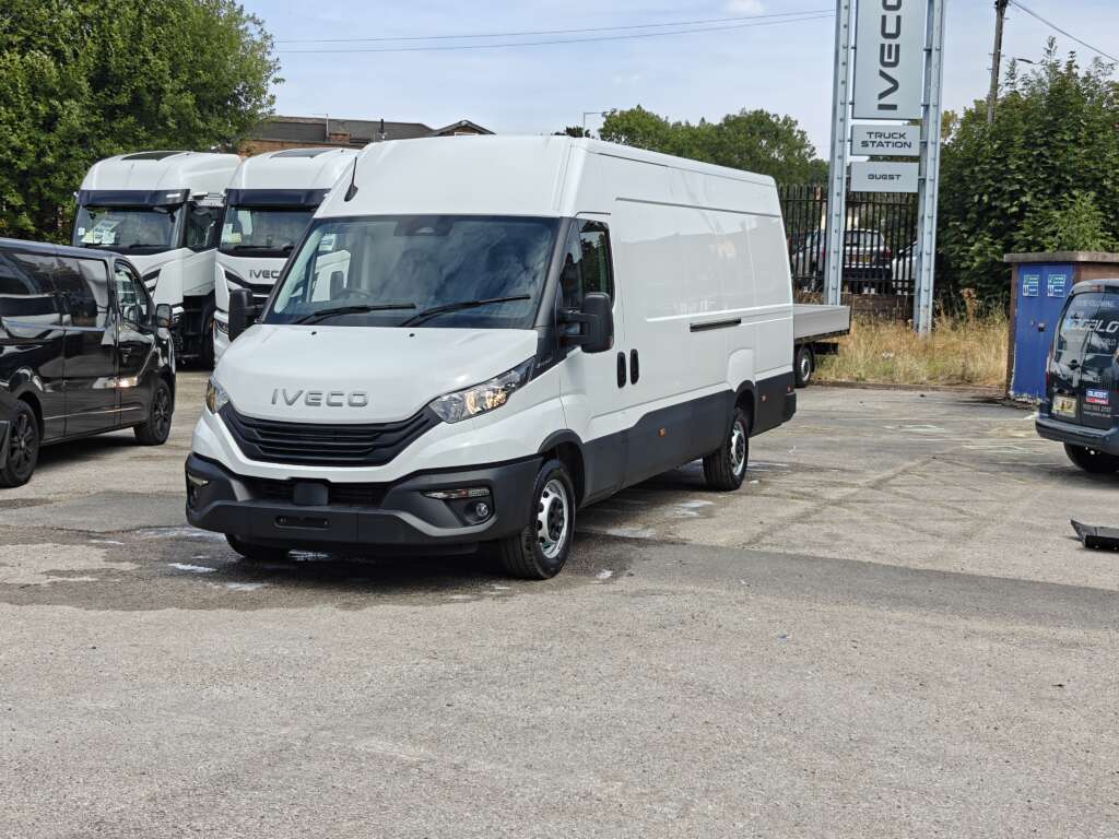 Iveco Daily 35S16A8V XLWB High Roof 16m³ (Circa 4.6m Int. Load Length)