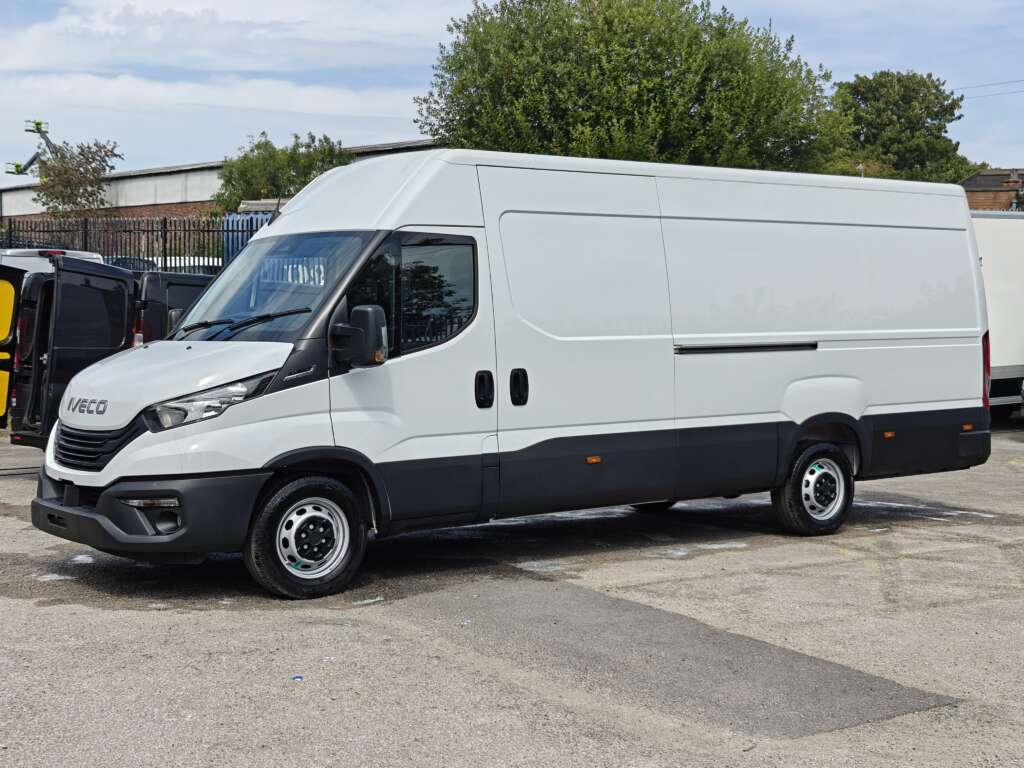 Iveco Daily 35S16A8V XLWB High Roof 16m³ (Circa 4.6m Int. Load Length)