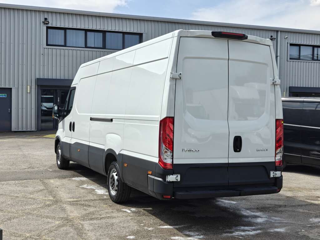 Iveco Daily 35S16A8V XLWB High Roof 16m³ (Circa 4.6m Int. Load Length)