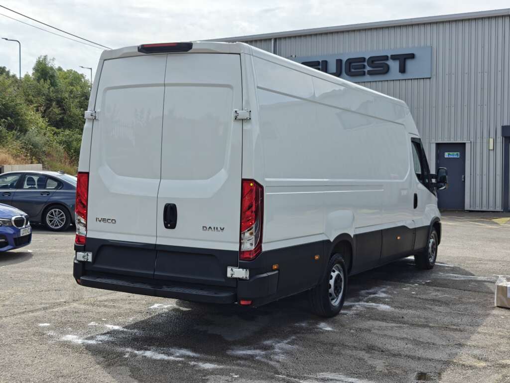 Iveco Daily 35S16A8V XLWB High Roof 16m³ (Circa 4.6m Int. Load Length)