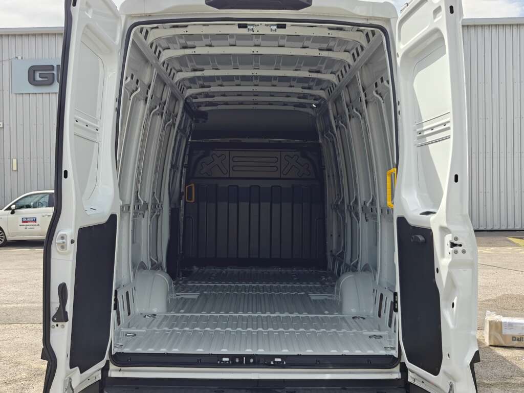 Iveco Daily 35S16A8V XLWB High Roof 16m³ (Circa 4.6m Int. Load Length)