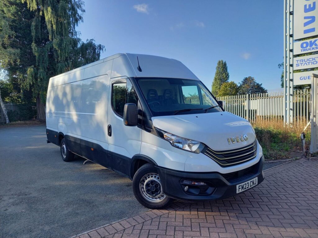 Iveco Daily 2.3D HPI 14V Business 35S 4100 Panel Van 5dr Diesel HiMatic LWB H2 Euro 6 (s/s) (136 ps)