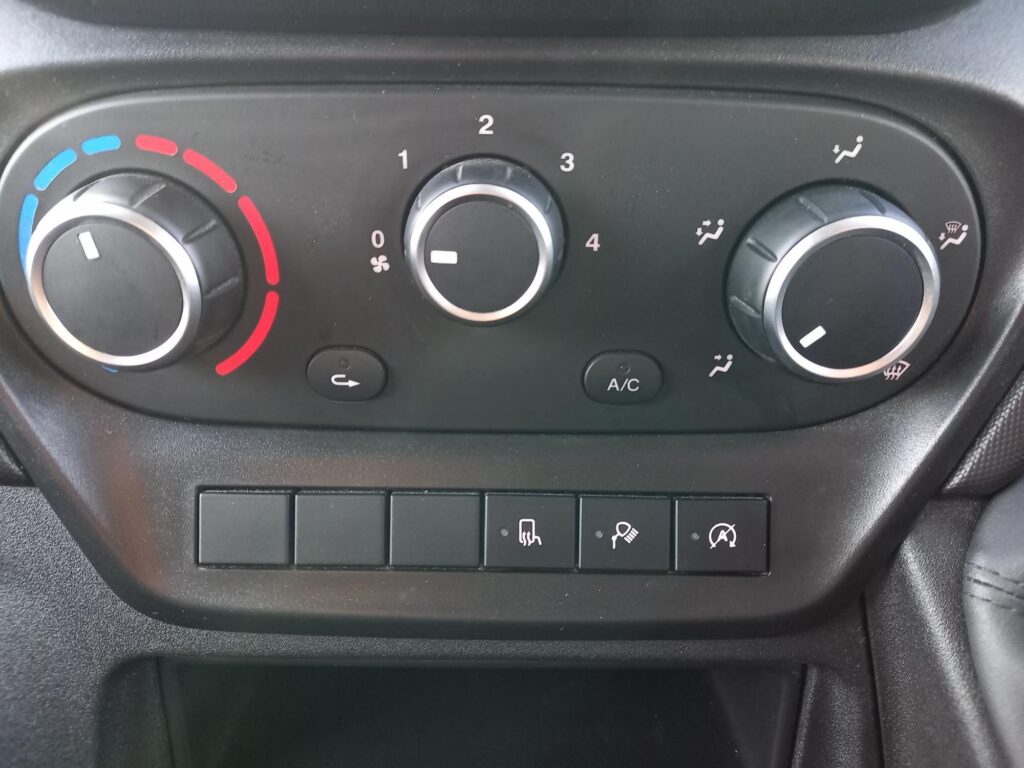 Iveco Daily 2.3D HPI 14V Business 35S 4100 Panel Van 5dr Diesel HiMatic LWB H2 Euro 6 (s/s) (136 ps)